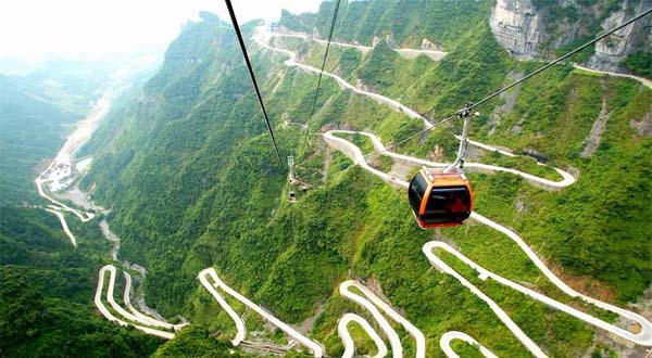 袁家界（袁家寨子）、天子山、十里畫廊、金鞭溪、土司城、天門山、鳳凰古城四日游